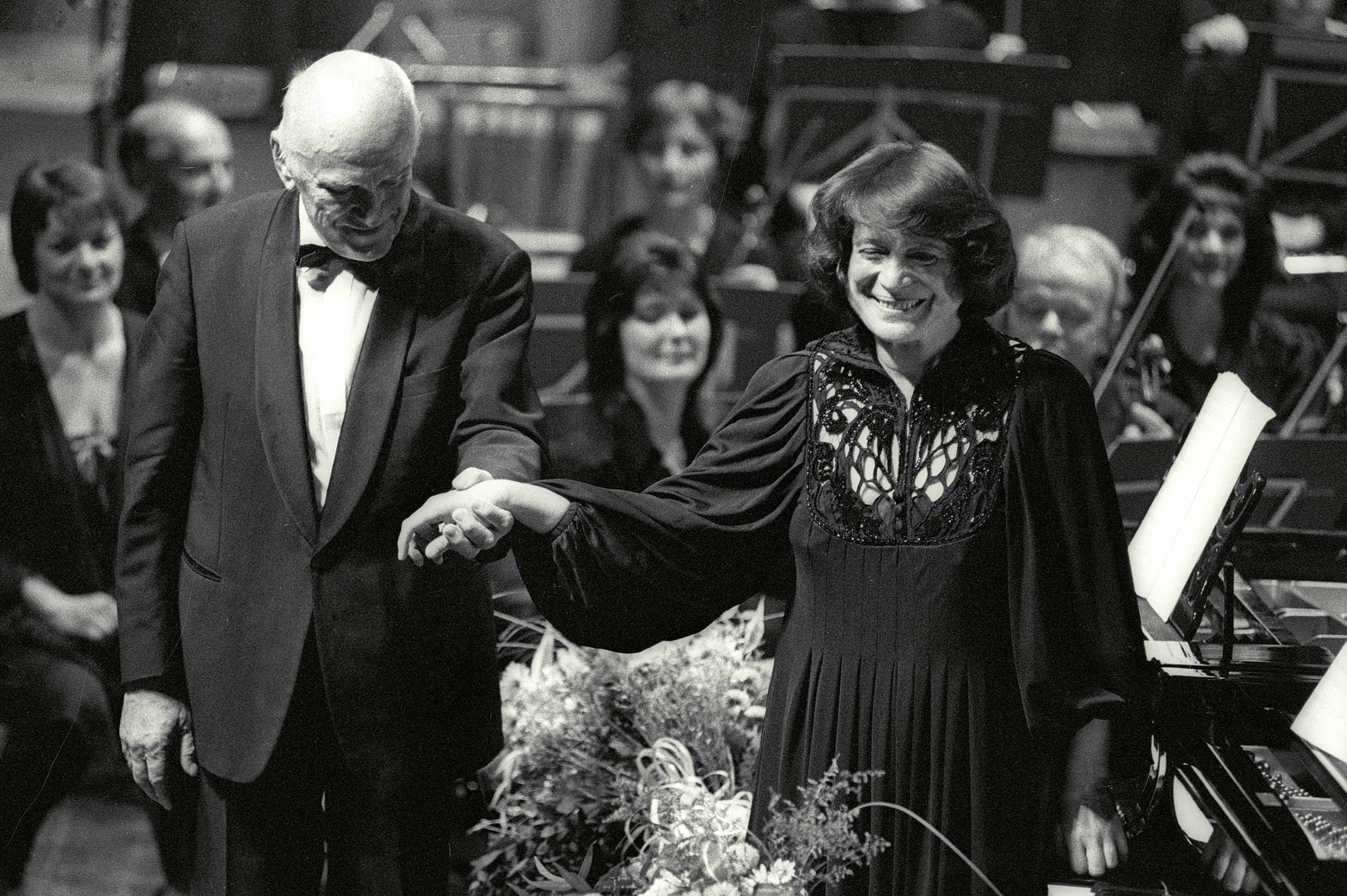 Sviatoslav Richter (piano) Lisa Leonskaja (piano) Orchestre national de Lettonie Grand Théatre de Tours Sviatoslav Richter (piano) Lisa Leonskaja (piano) Orchestre national de Lettonie Grand Théatre de Tours
