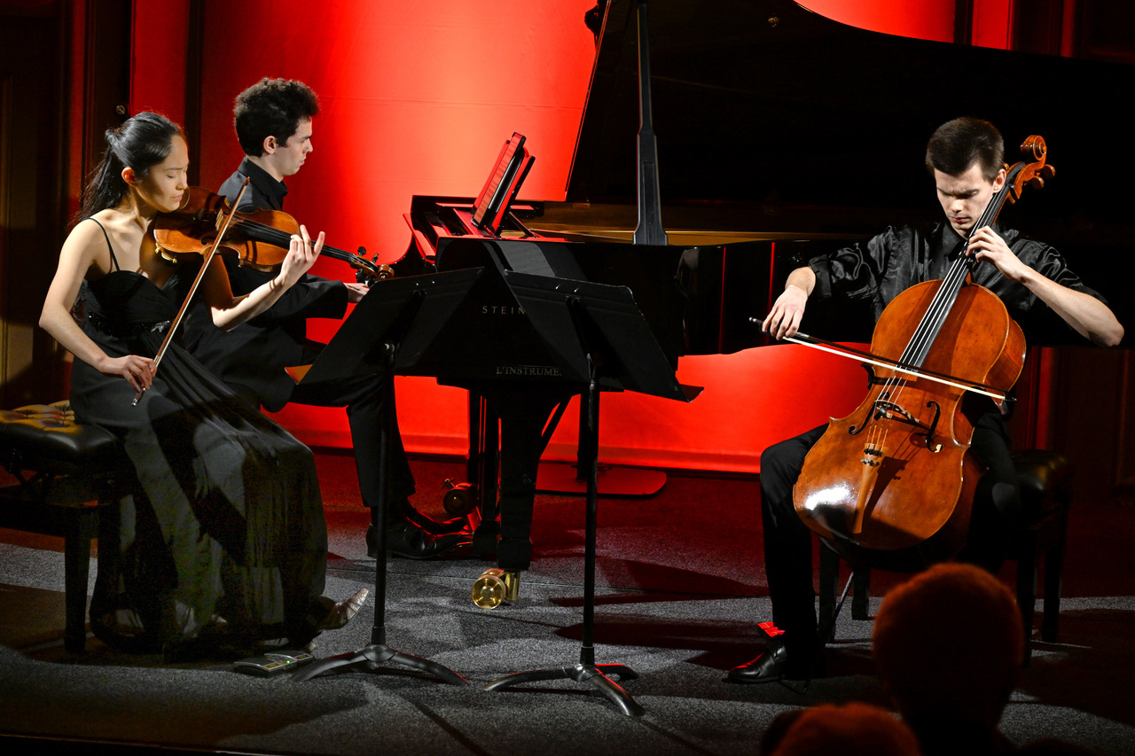 Soirées musicales février 2024_ Iris Scialom, violon, Antonin Bonnet, piano, Krzystof Michalski, violoncelle