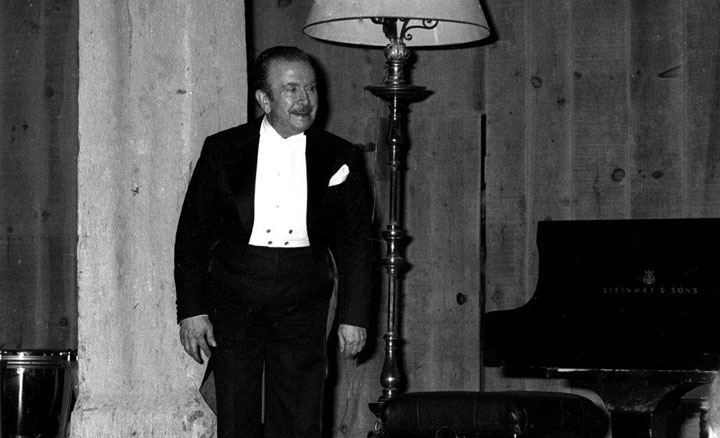 Claudio Arrau salue 