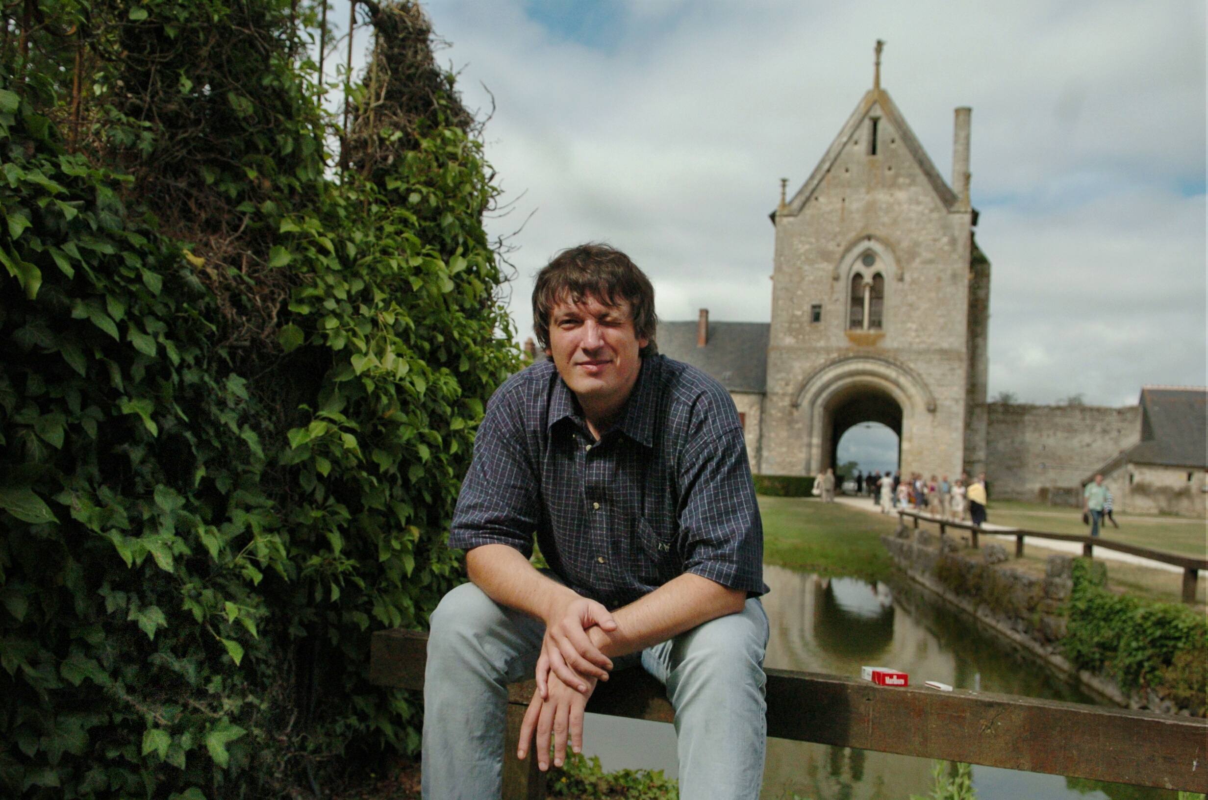 Boris Berezovsky devant la grange_ 2014_ Gerard Proust
