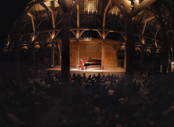 Elisabeth Leonskaïa devant le public de la Grange_2004_Gérard Proust
